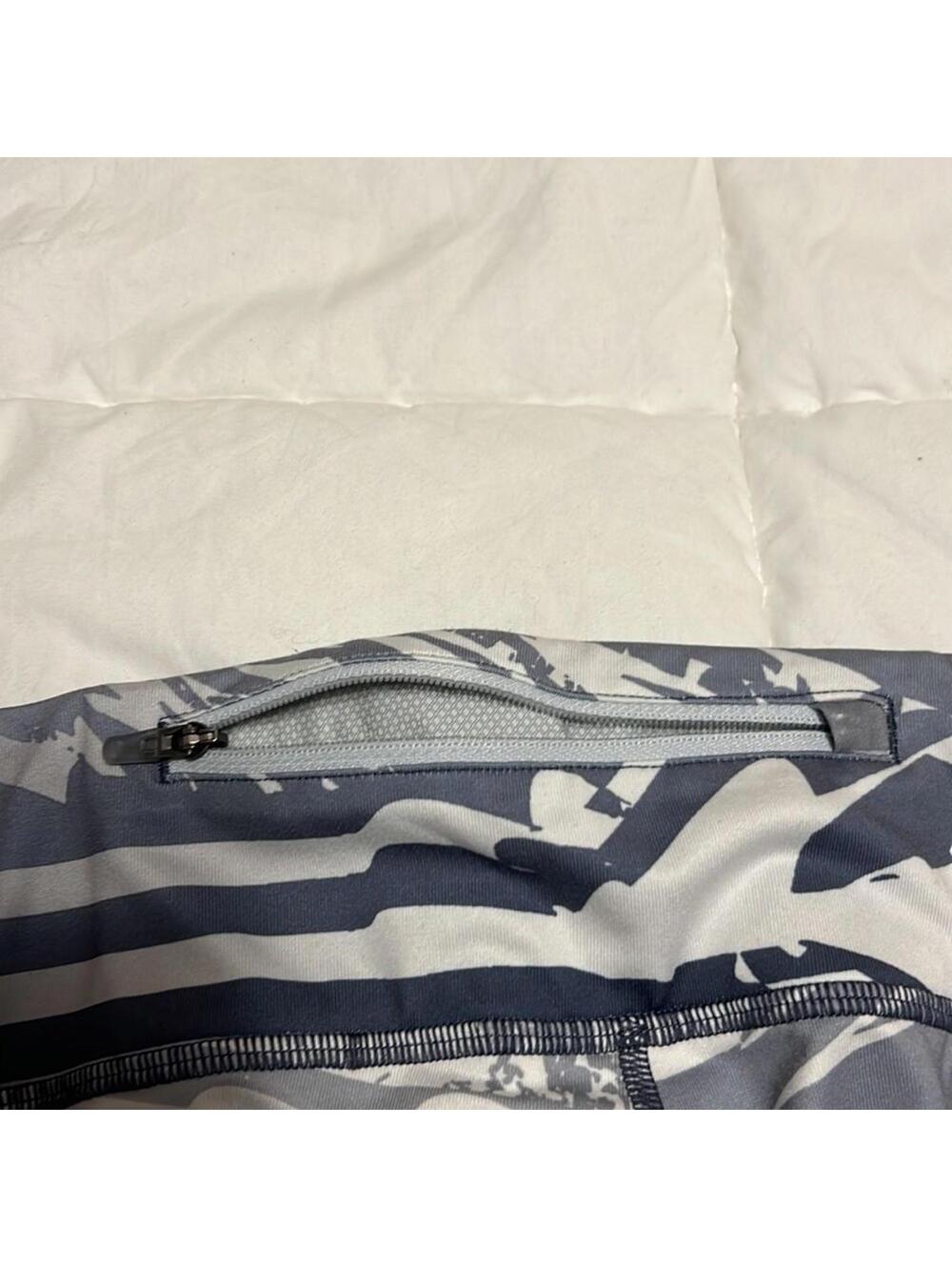Nike Dri-Fit Capri Leggings Gray Abstract Wave Print Women's XS - Picture 4 of 7